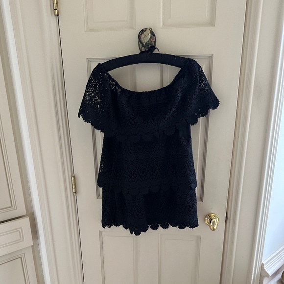 DRESSY, STRETCHY OFF SHOULDER BLACK TOP BY INTRIGUE-New Condition/XL - Picture 1 of 11